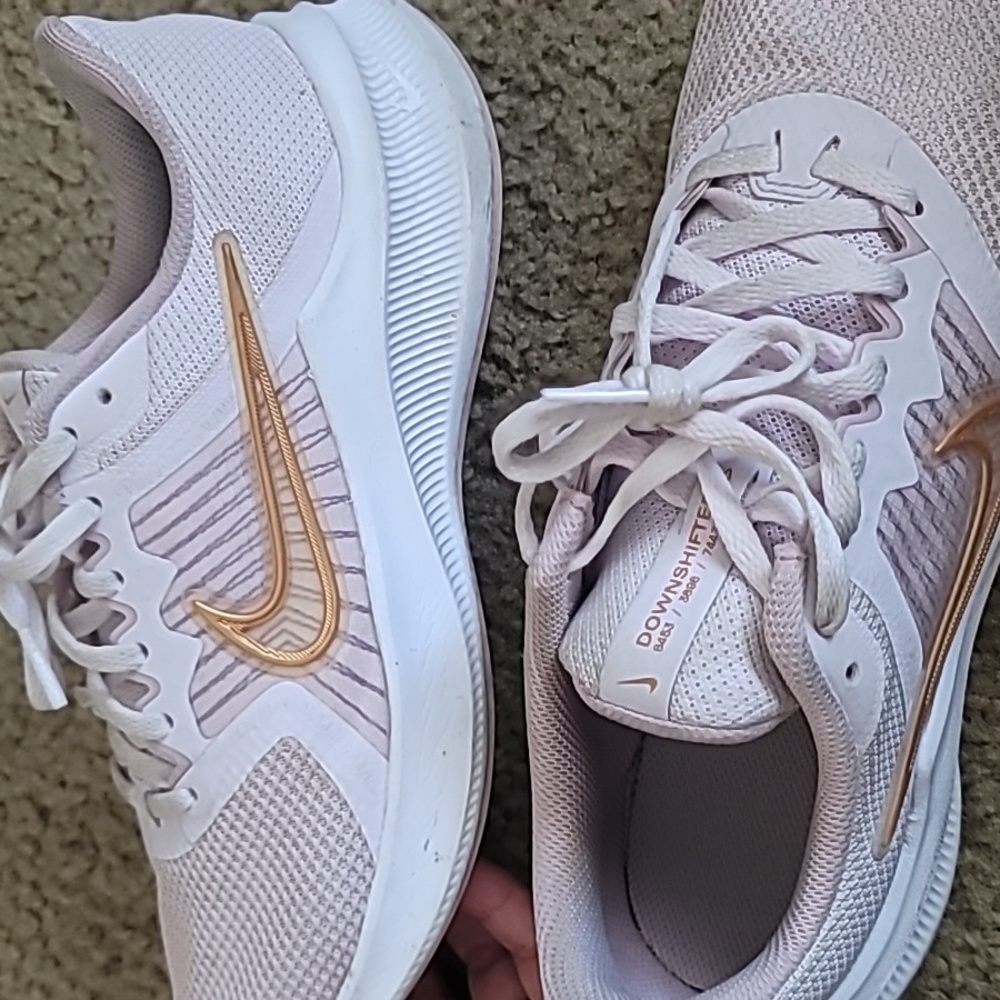 Pink nikes - Picture 4 of 8